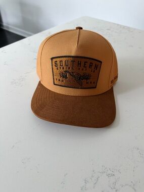 BRAND NEW Southern String Hat Co Men's Two-Tone Tan Trucker Hat